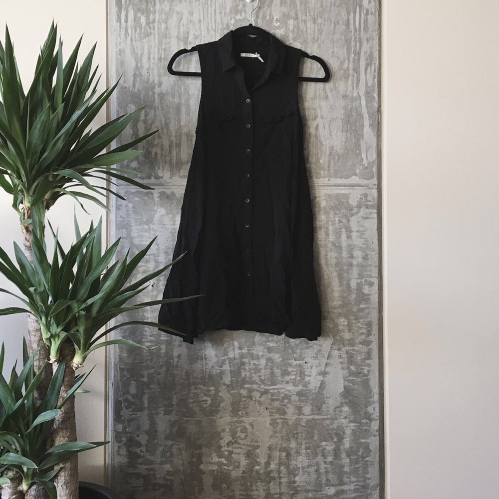 Black Button-up Sleeveless Collared Dress
